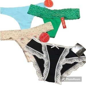 NWT Size medium panty bundle
